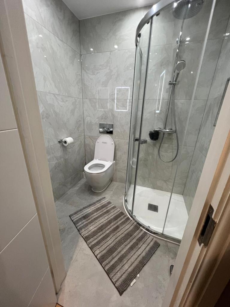 En-Suite Double Room - Private Entrance & Free Parking West Drayton  Екстер'єр фото